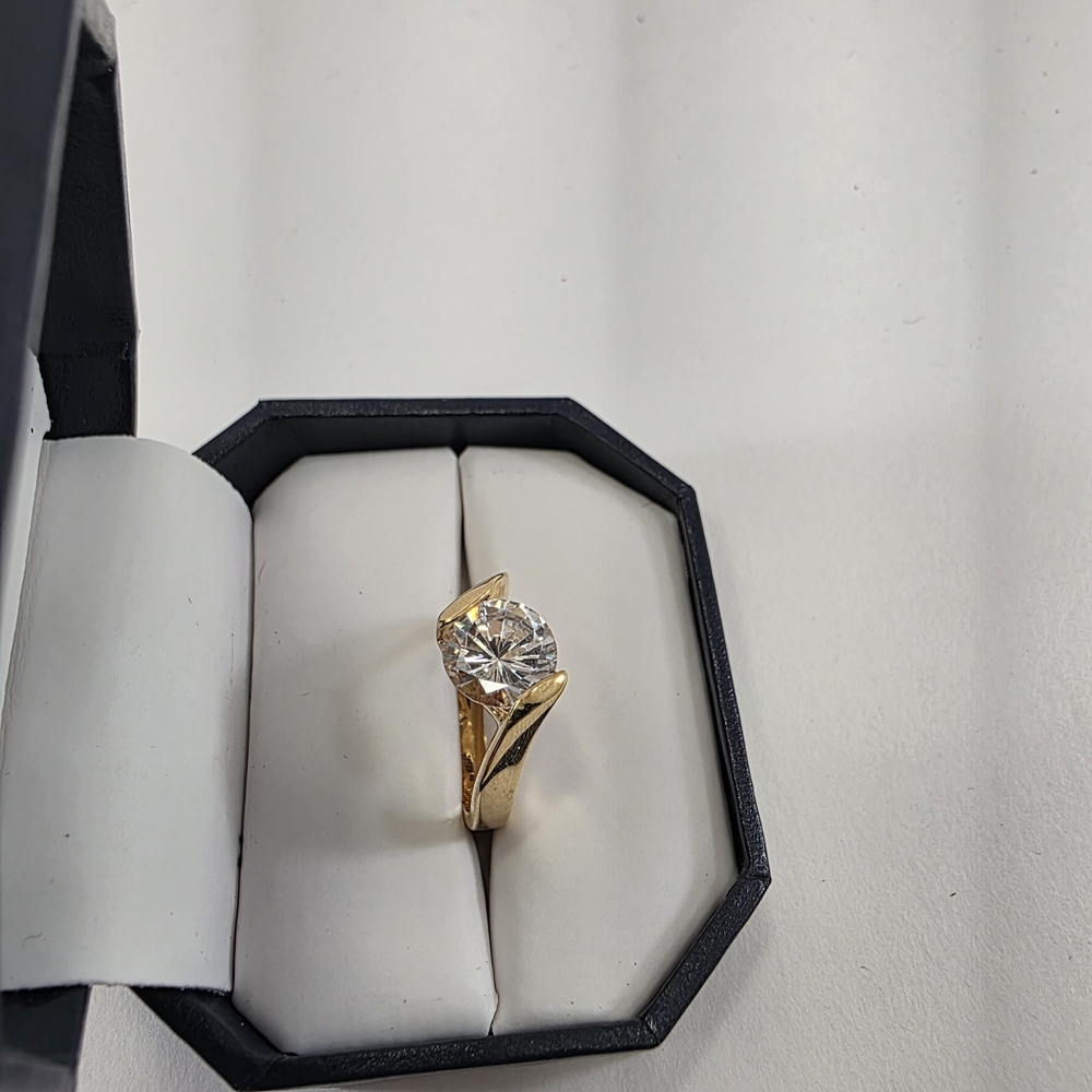 Solitaire Crystal Ring Gold-Tone Statement Cocktail Ring Size 6 - Picture 4 of 8